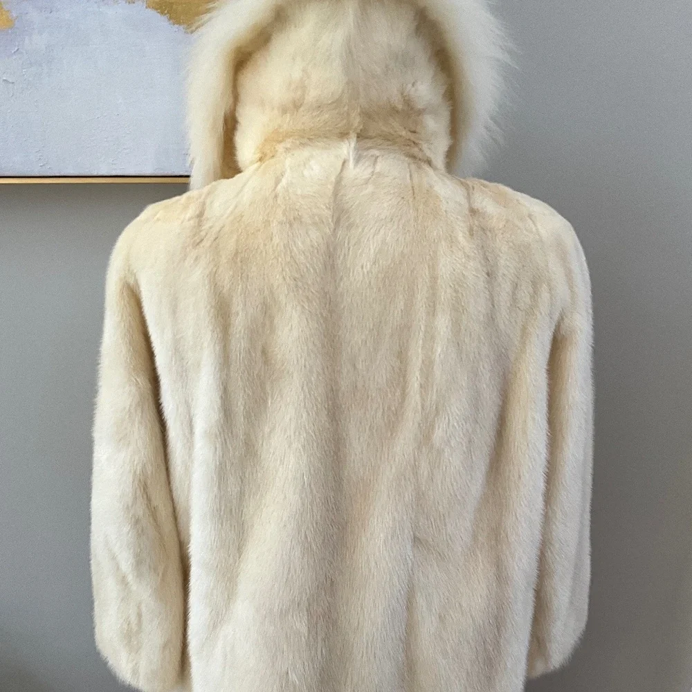 **STUNNING Mink & Fox Fur Coat** - Picture 3 of 9